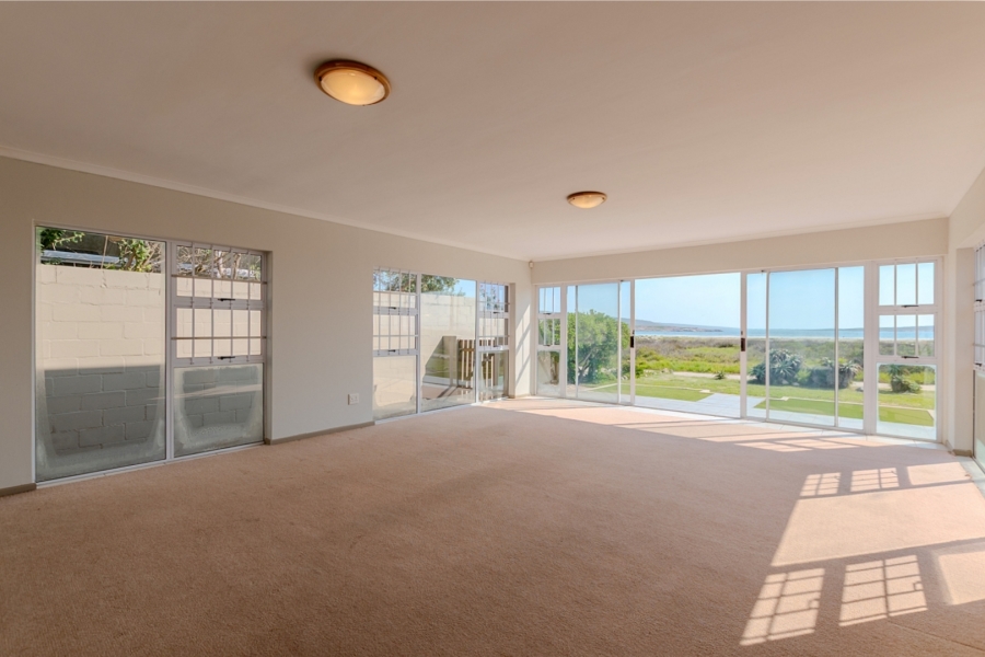 4 Bedroom Property for Sale in Middedorp Western Cape